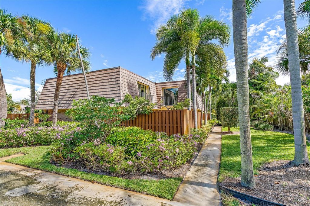 Photo of 142 Ocean Cove Dr, Jupiter, FL 33477 (MLS # A11289726)