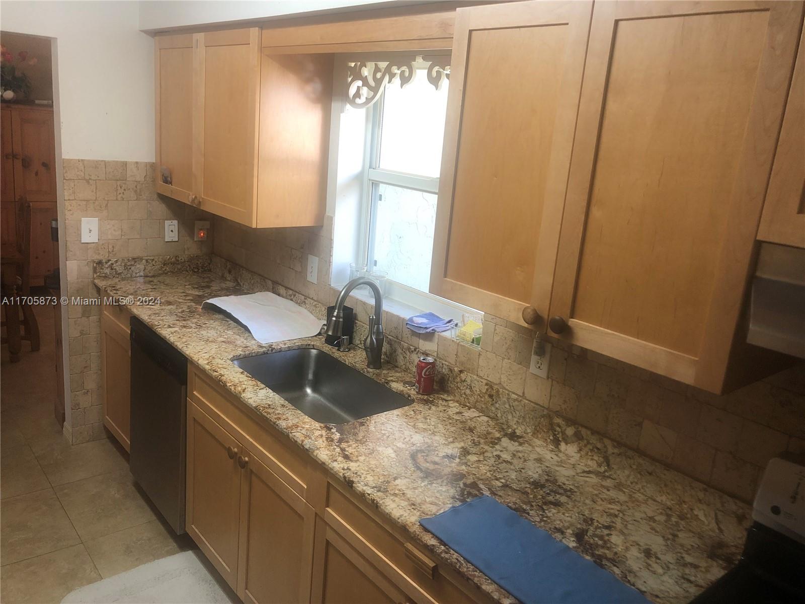 BOCA RATON HILLS SEC 3 - Residential