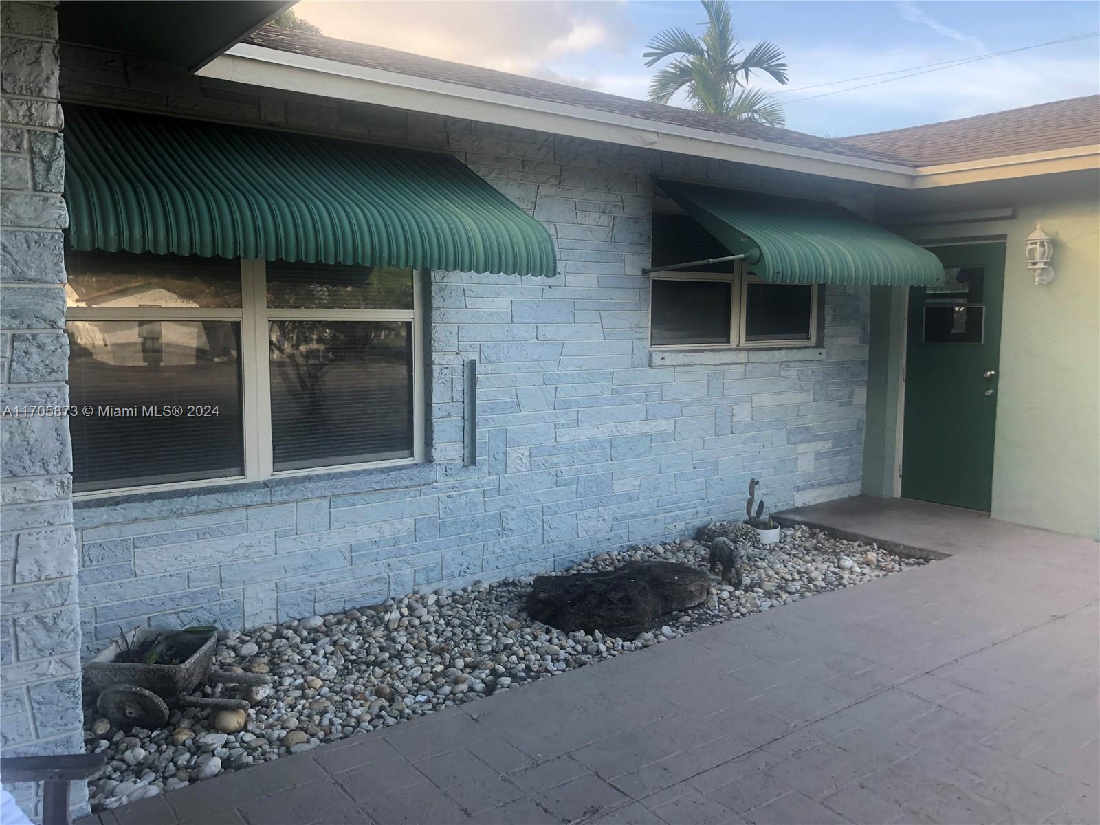 BOCA RATON HILLS SEC 3 - Residential