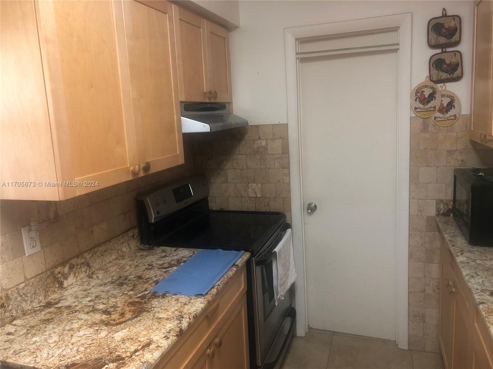 BOCA RATON HILLS SEC 3 - Residential