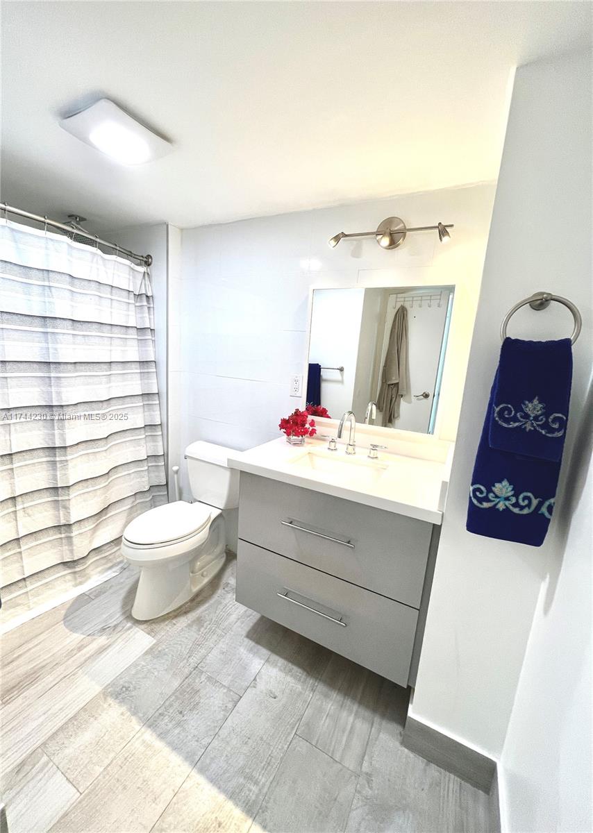 AVENTURA ELDORADO CONDO - Residential