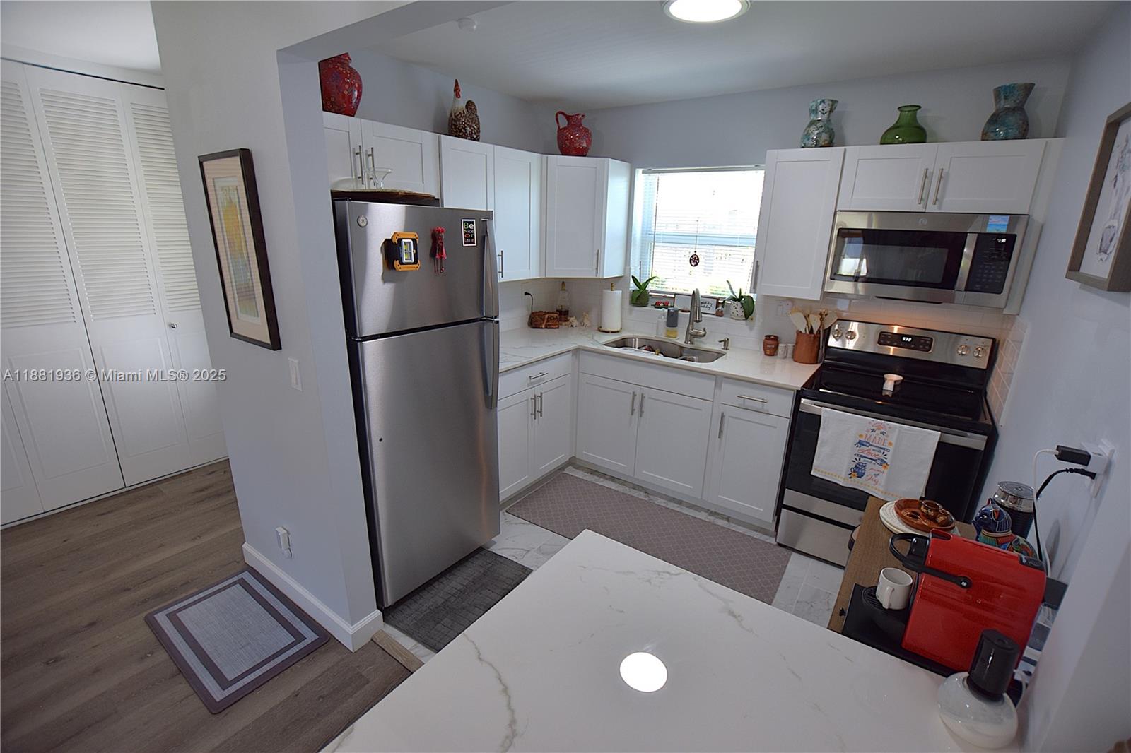 CRESTHAVEN VILLAS CONDO 3 - Residential
