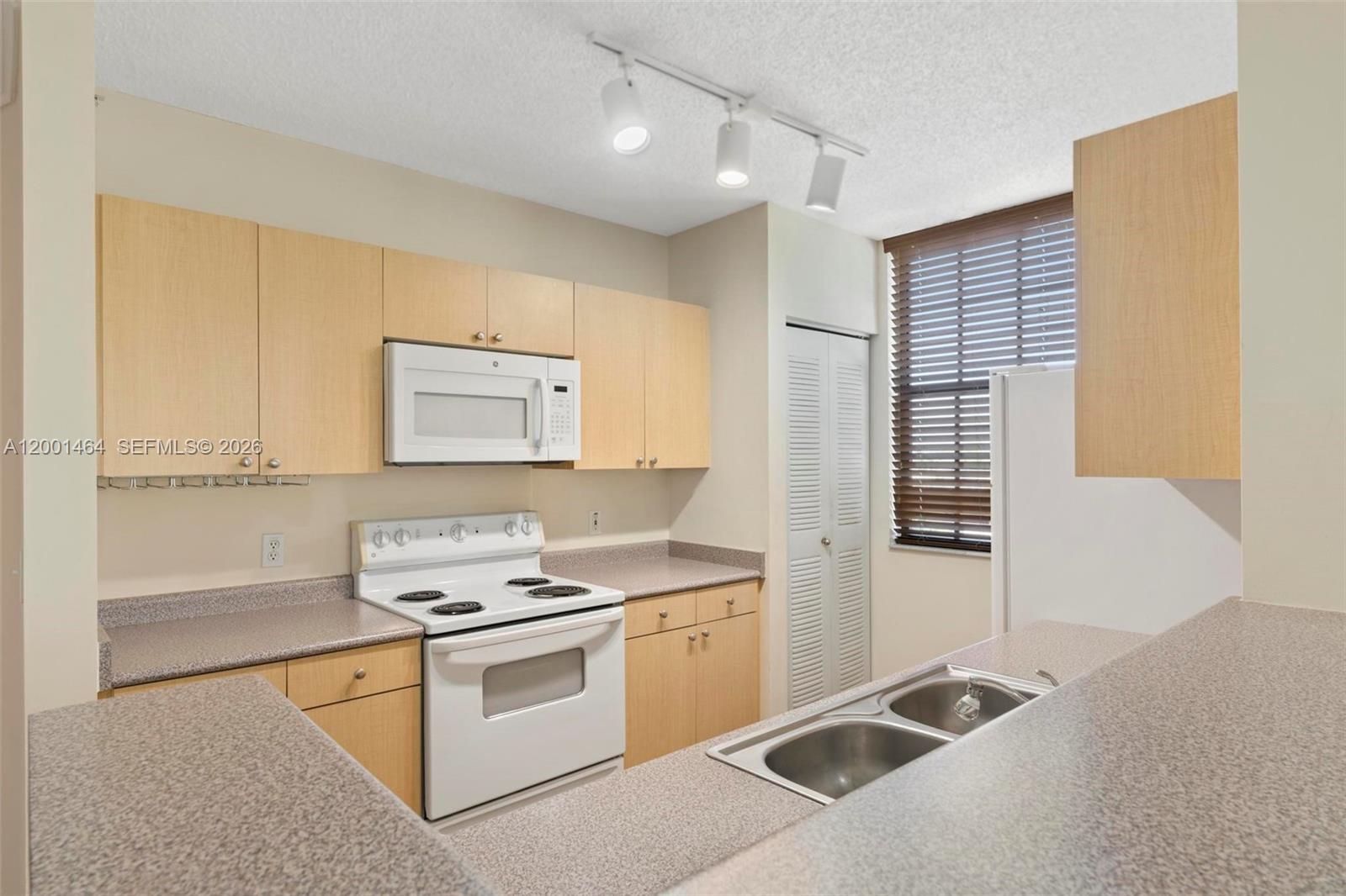 REGENT PARK CONDO - Residential Lease