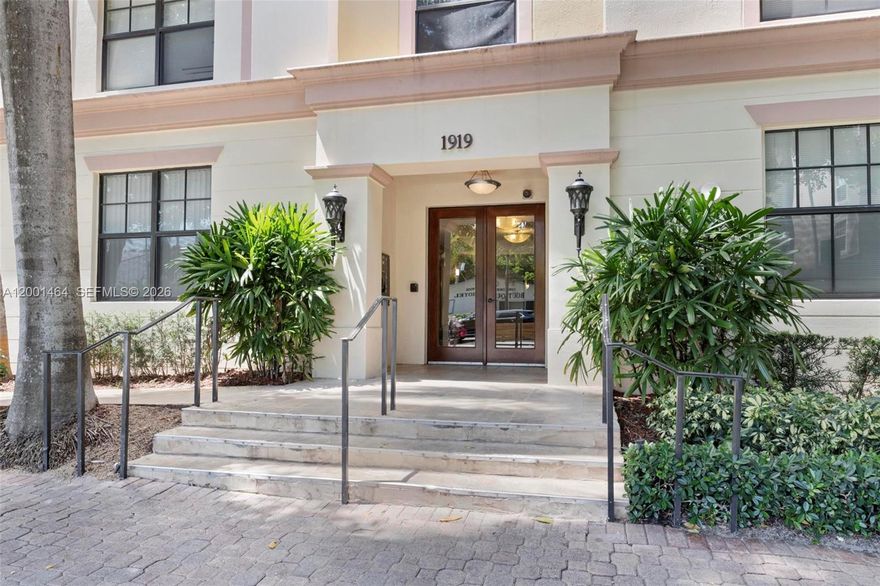 Great 2 Bedroom/2 Bathroom Condo in the Heart of Hollywood. This Corner Unit Features Extra Windows for That Great Natural Light Throughout, Features Wood Floors, An Open Kitchen with Bar Seating and Laundry Inside the Unit. Building Features Pool, Spa, Gas Grills and More. Just Minutes From Shopping and Dining and Less than 10 Minutes to the Beach. Location Also Offers Easy Access to All Major Roadways, Airports, Ports, Public Parks, Public Transportation and Much More!