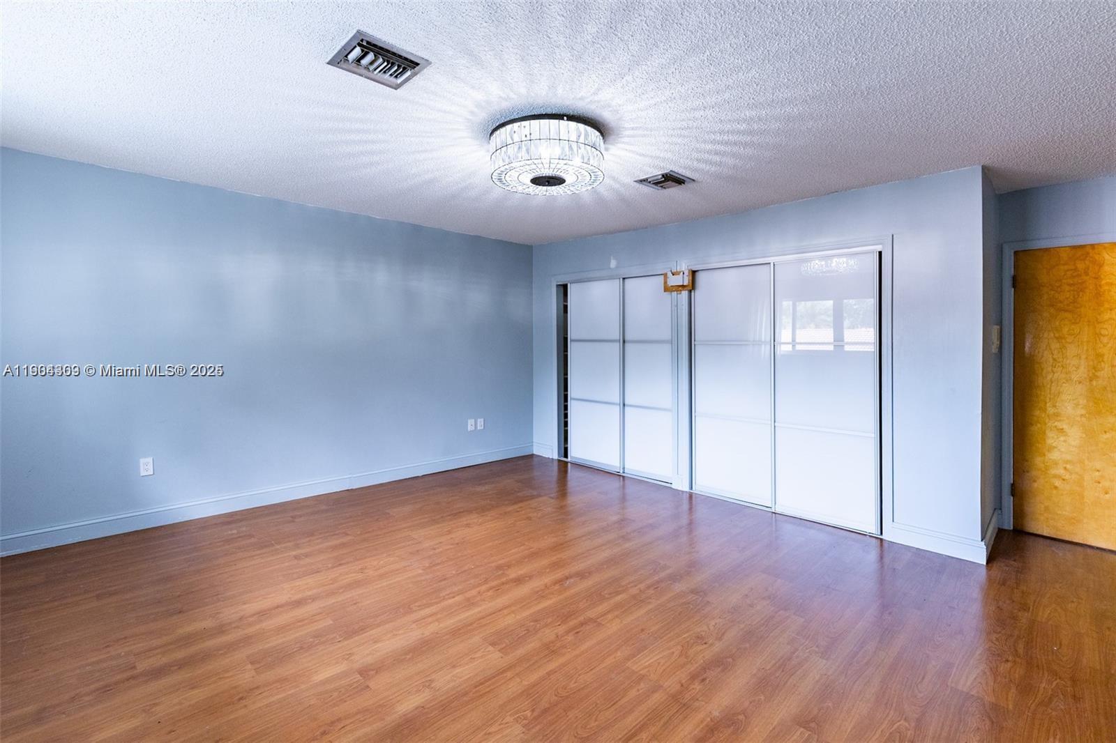 1ST ADDN TO ROYAL OAKS - Residential