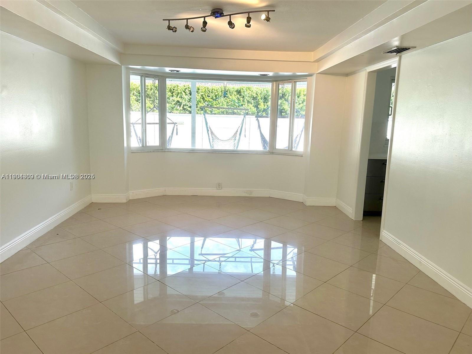 1ST ADDN TO ROYAL OAKS - Residential