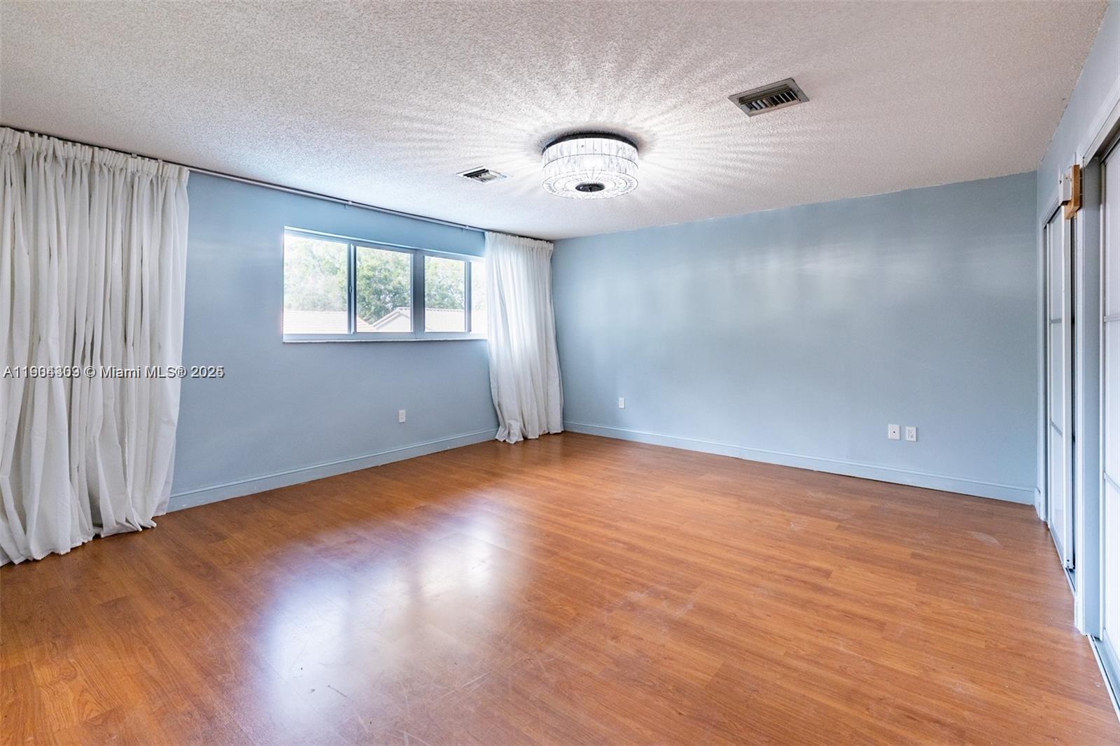 1ST ADDN TO ROYAL OAKS - Residential