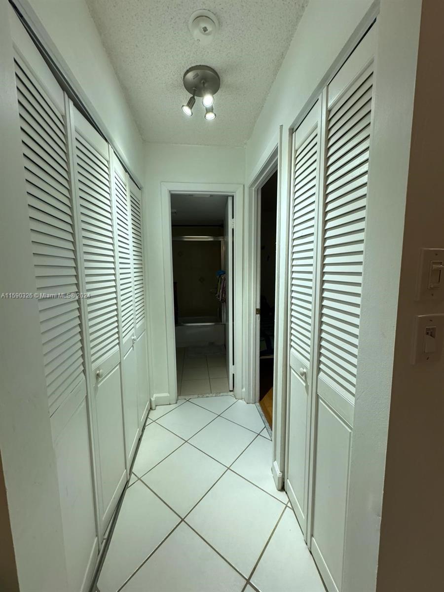 QUATRAINE AT JACARANDA GA - Residential