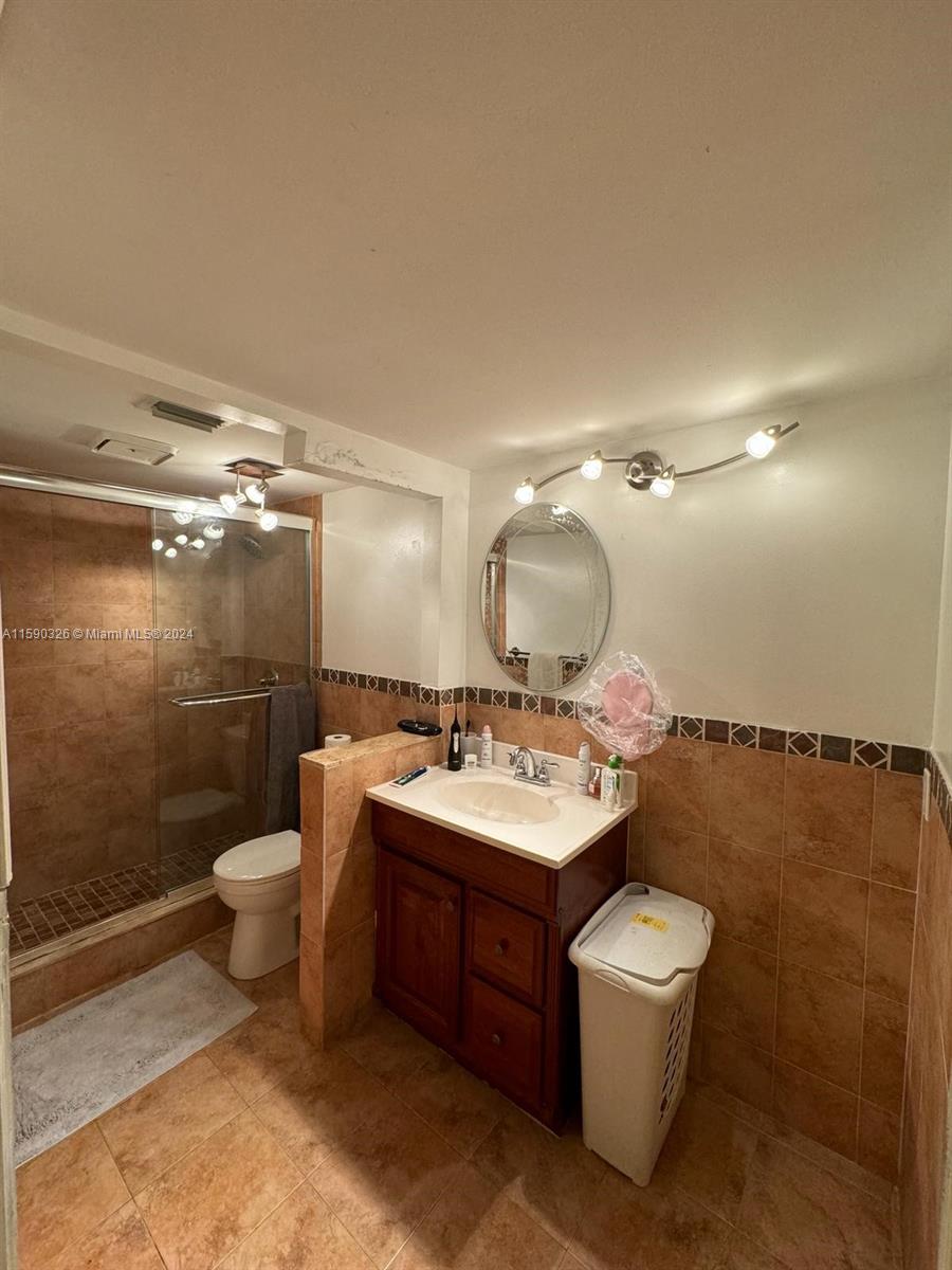 QUATRAINE AT JACARANDA GA - Residential