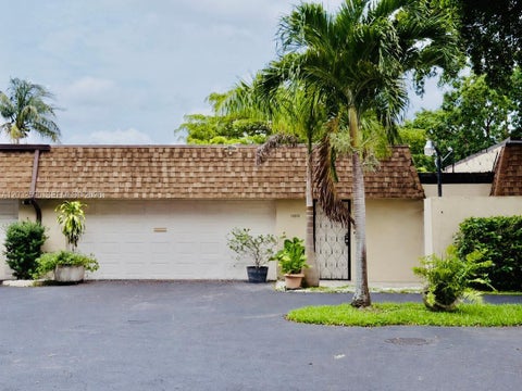 Photo of 18801 Oakland Hills Dr, Hialeah, FL 33015 (MLS # A12032590)