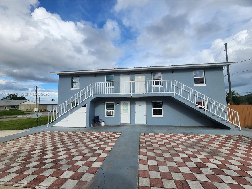 Clean 1/1 for rent with its own utilities. Conveniently located step away from US 27, minutes from Walmart, Publix, Home Depot, Chick-Fil-A, etc. Utilities are excluded and separated from the rent.