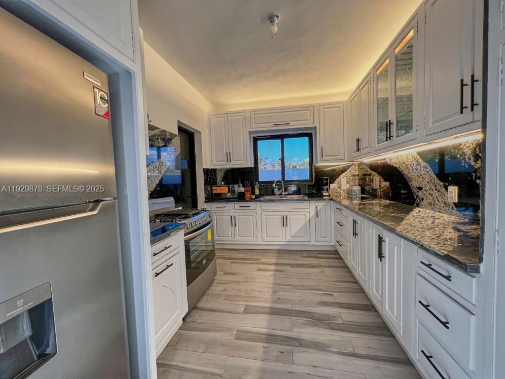 Playa Caleta - Residential