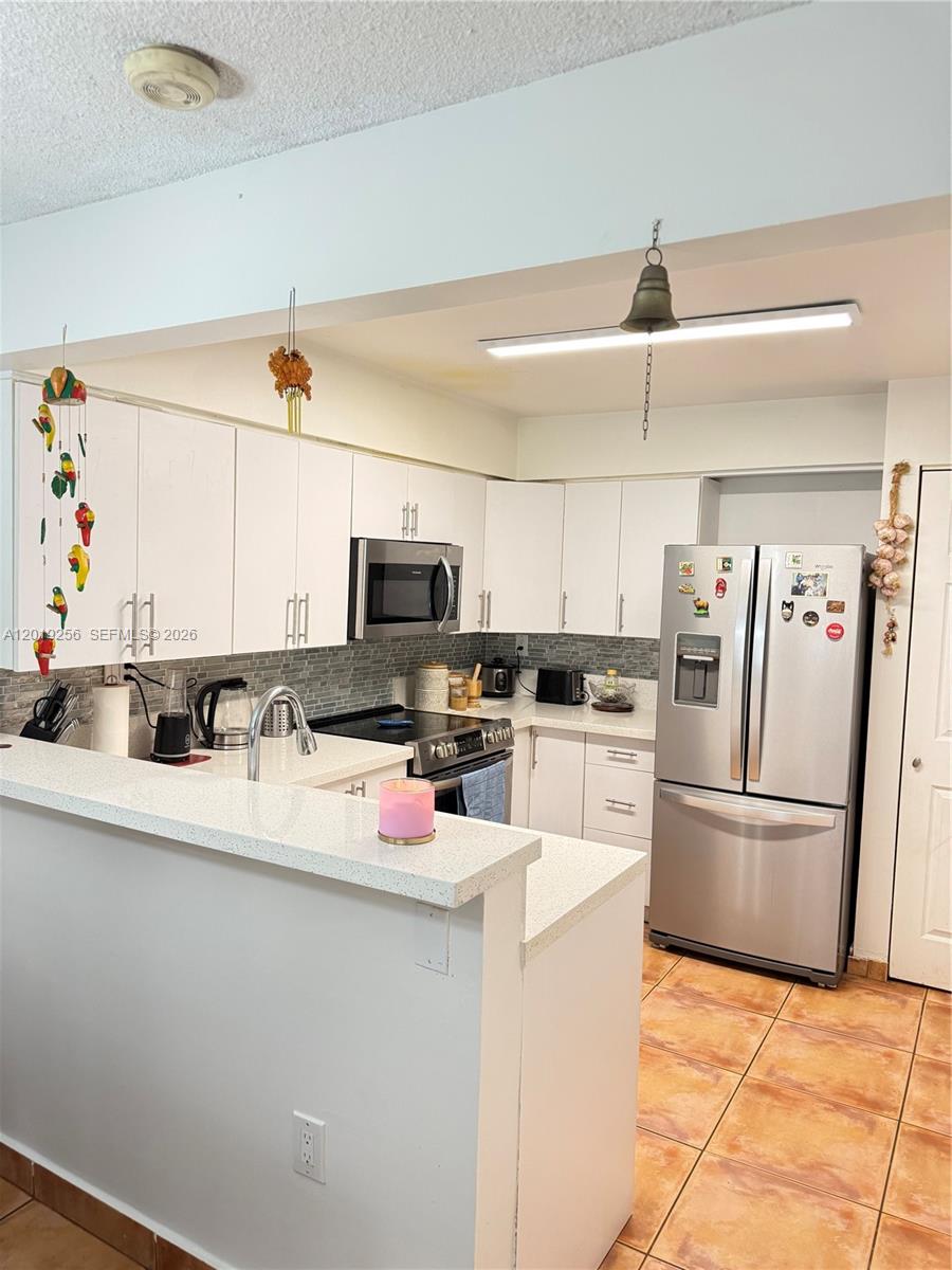 SOUTH LAKE VILLAS CONDO - Residential