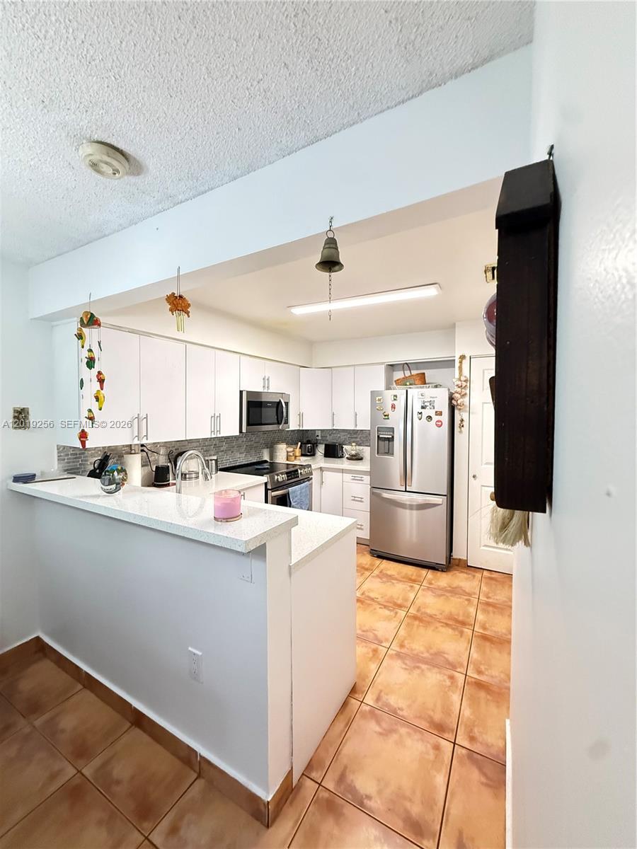 SOUTH LAKE VILLAS CONDO - Residential