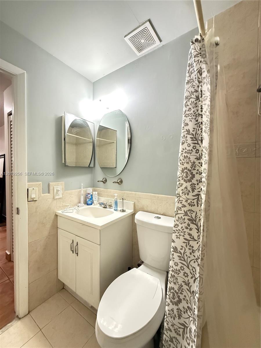 SOUTH LAKE VILLAS CONDO - Residential