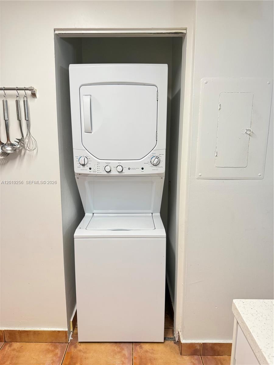 SOUTH LAKE VILLAS CONDO - Residential