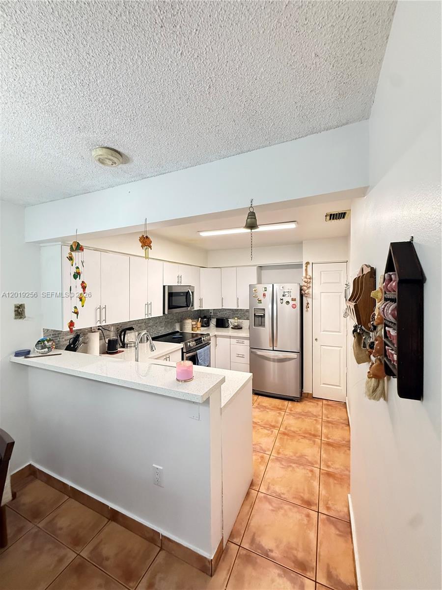 SOUTH LAKE VILLAS CONDO - Residential