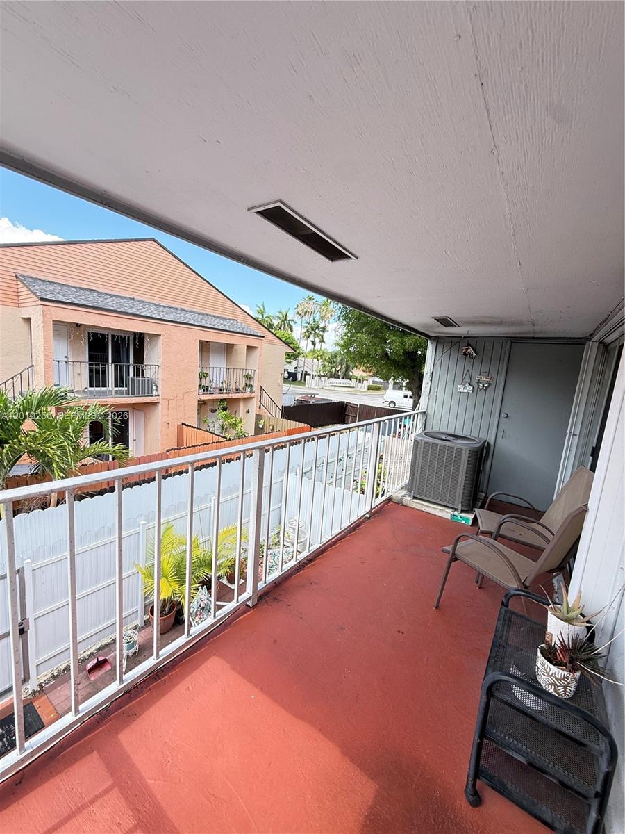 SOUTH LAKE VILLAS CONDO - Residential