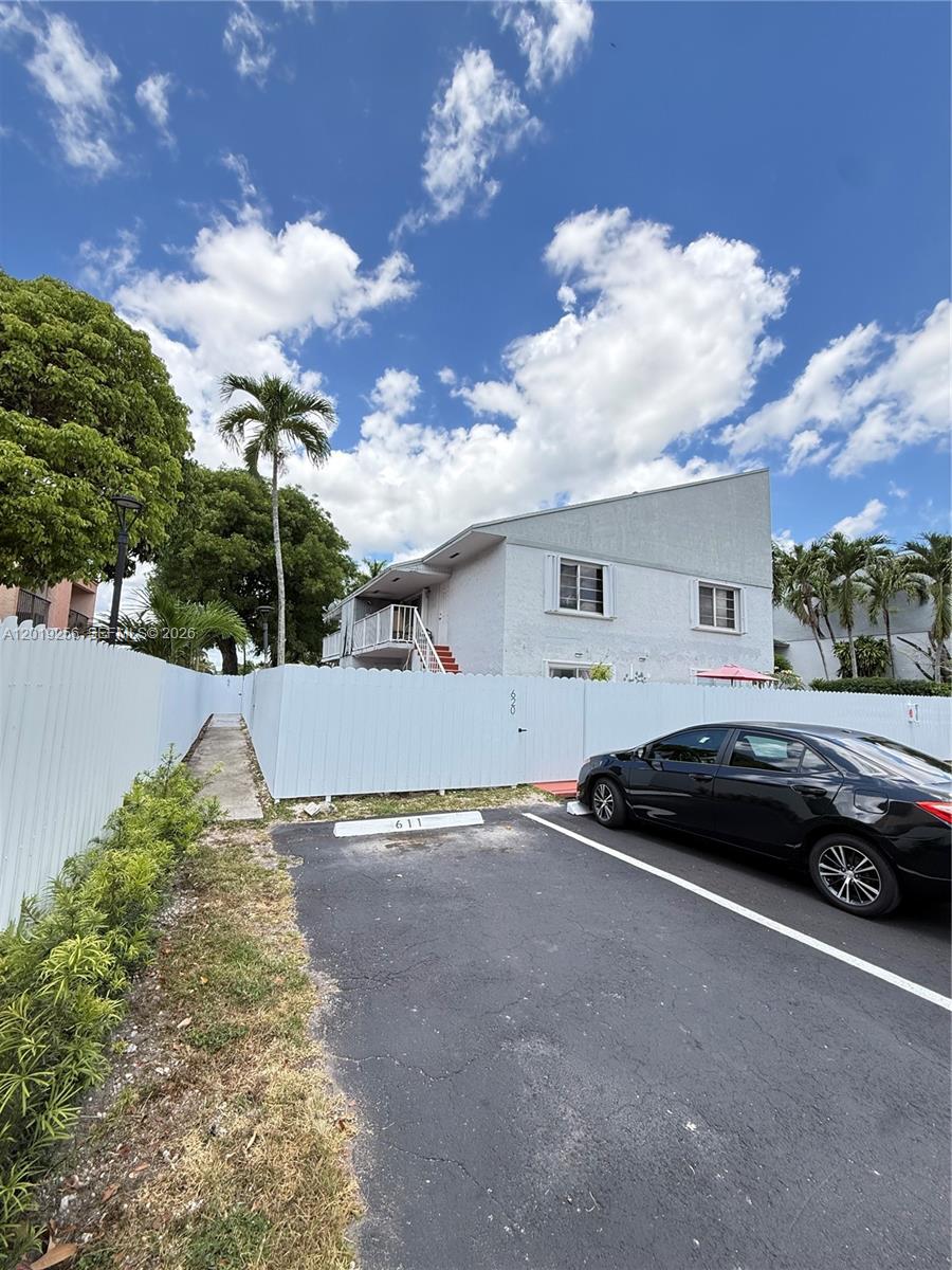 SOUTH LAKE VILLAS CONDO - Residential