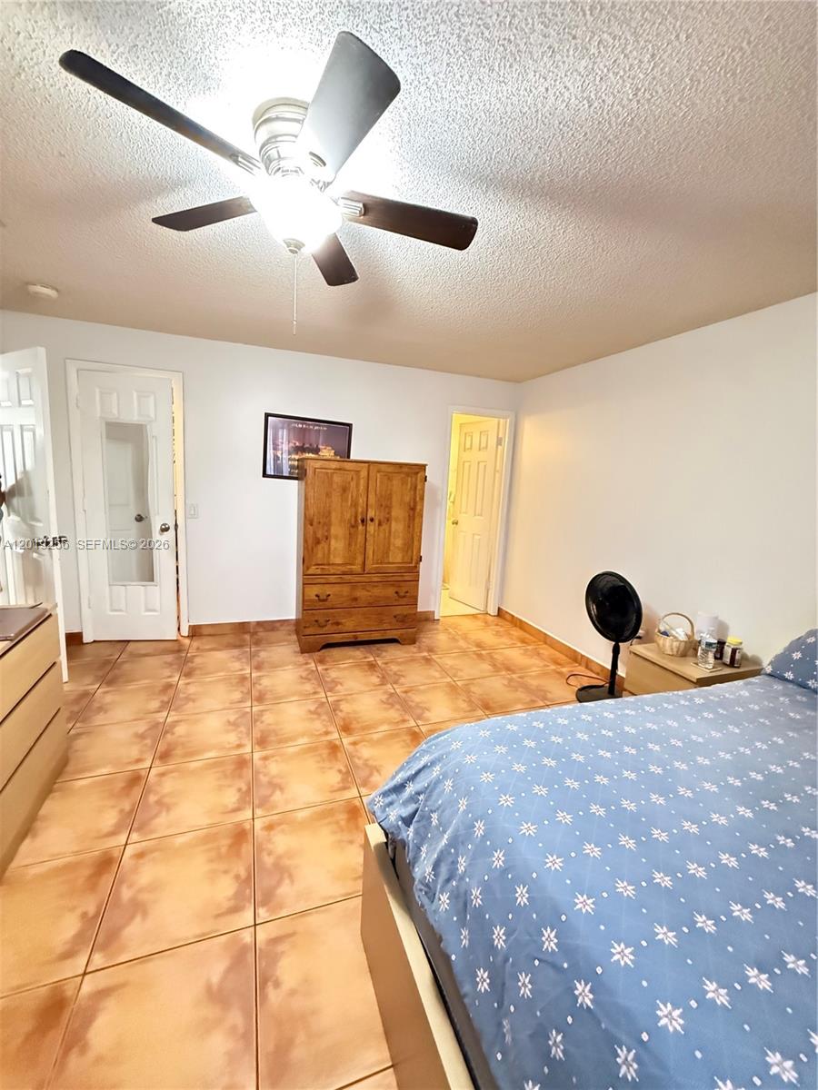 SOUTH LAKE VILLAS CONDO - Residential