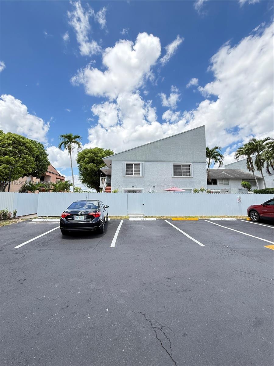 SOUTH LAKE VILLAS CONDO - Residential