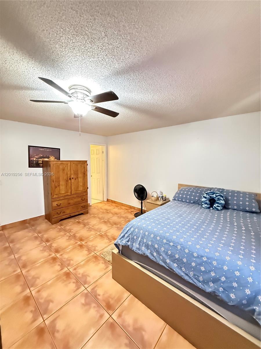 SOUTH LAKE VILLAS CONDO - Residential
