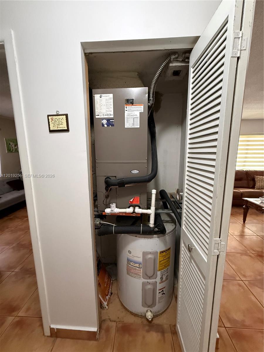 SOUTH LAKE VILLAS CONDO - Residential