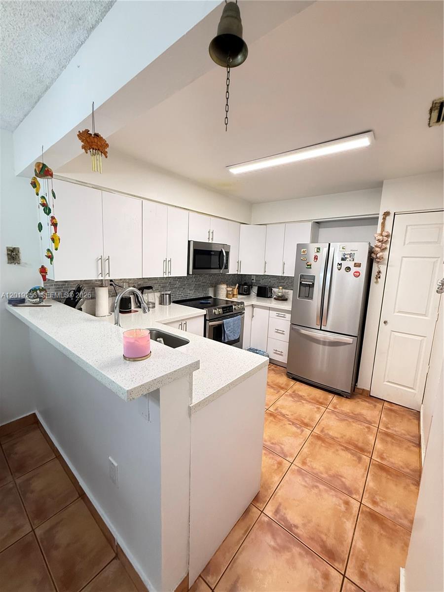 SOUTH LAKE VILLAS CONDO - Residential