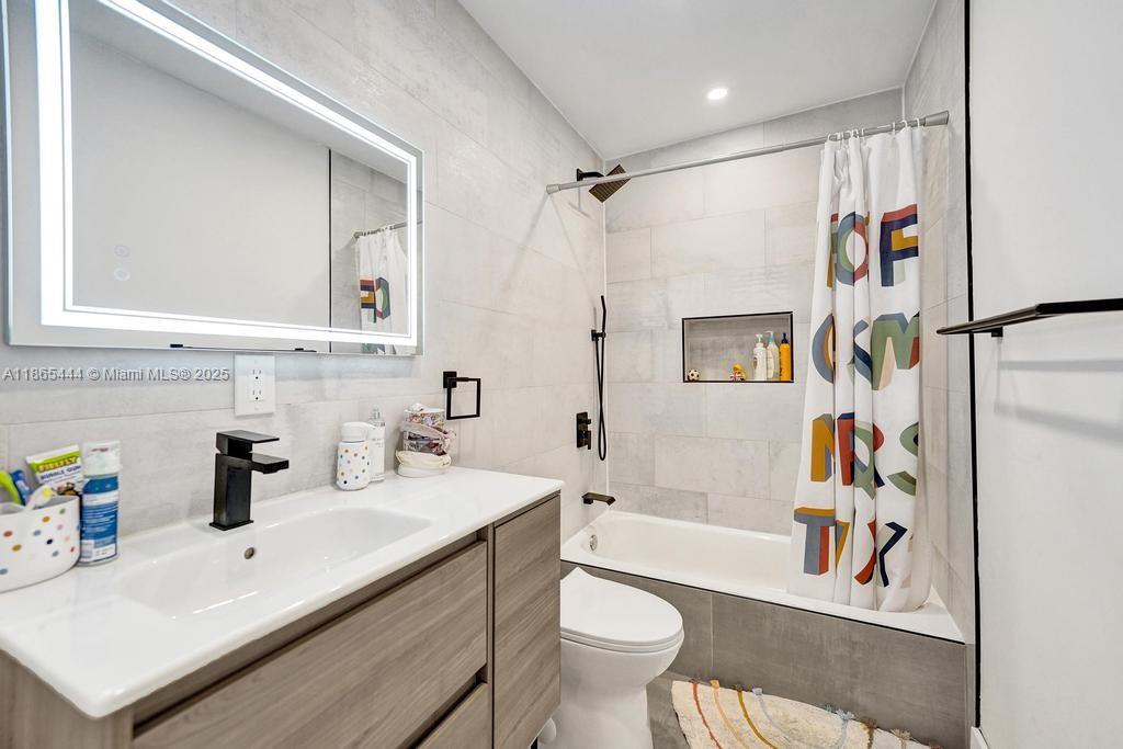 DAVIS ISLES SEC 5 - Residential