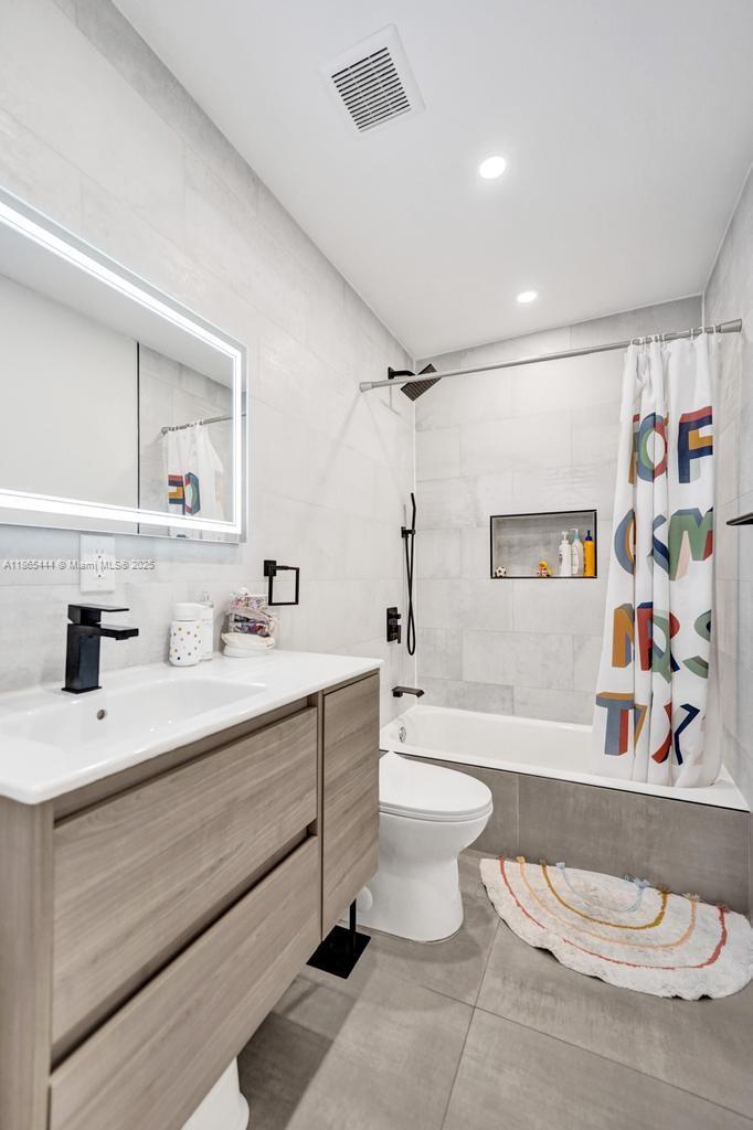 DAVIS ISLES SEC 5 - Residential