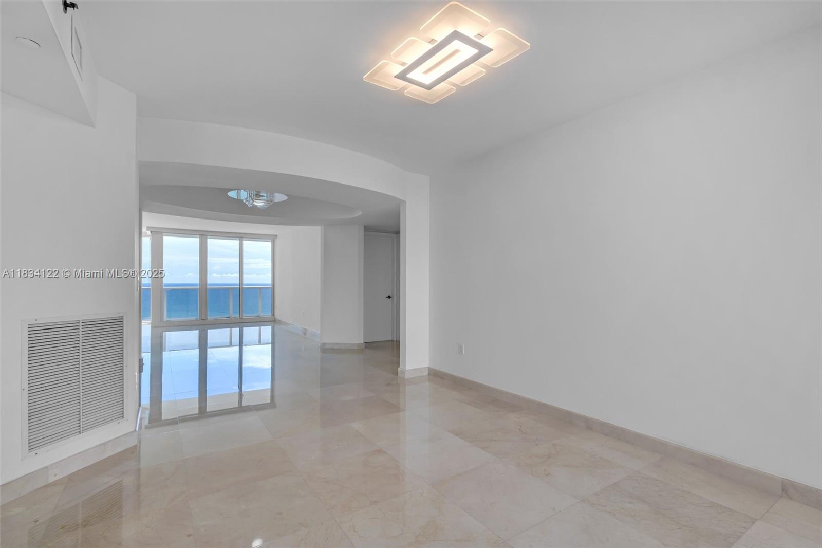 19333 Collins Ave 2703