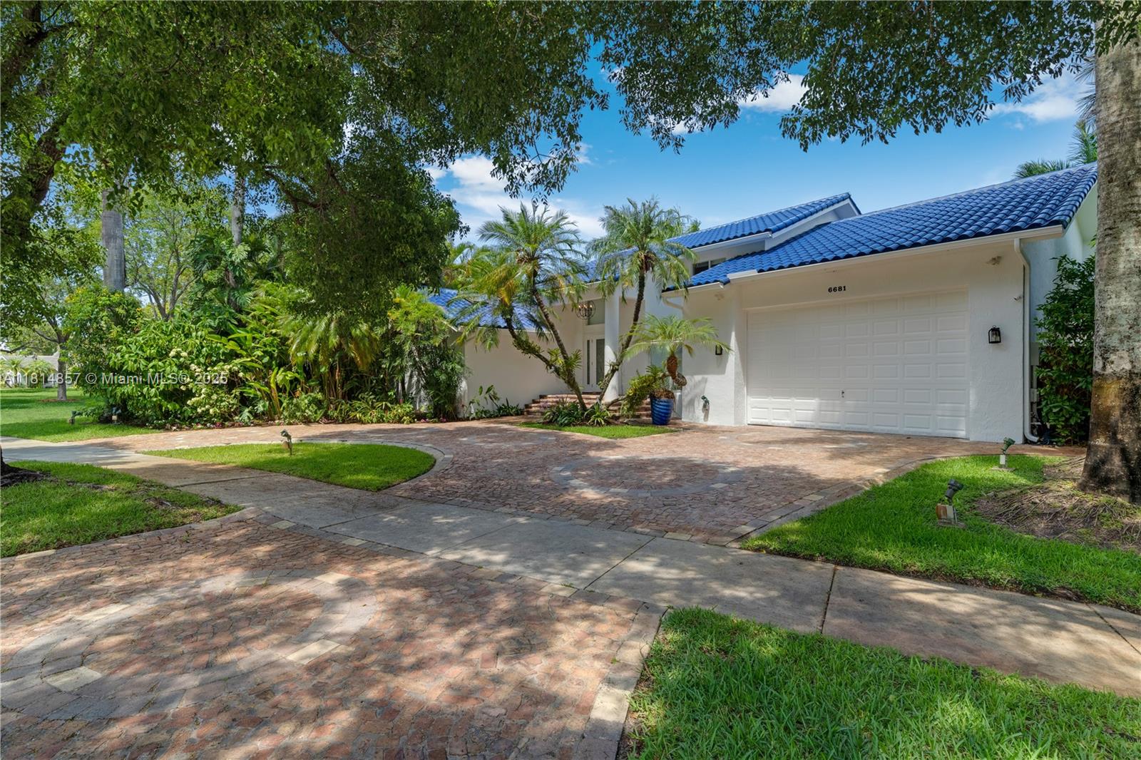 6681 Sw 155th Ave, Miami, Broward County, Florida - 4 Bedrooms  
4 Bathrooms - 