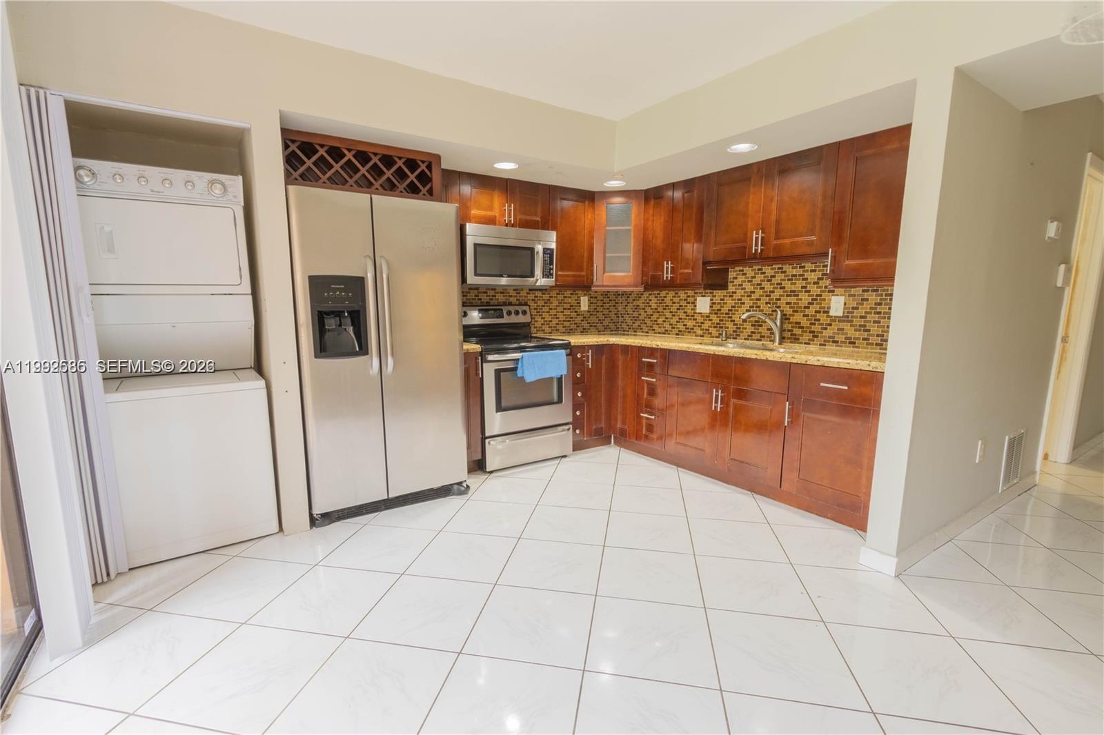 HORIZONS WEST CONDO #8 - Residential Lease