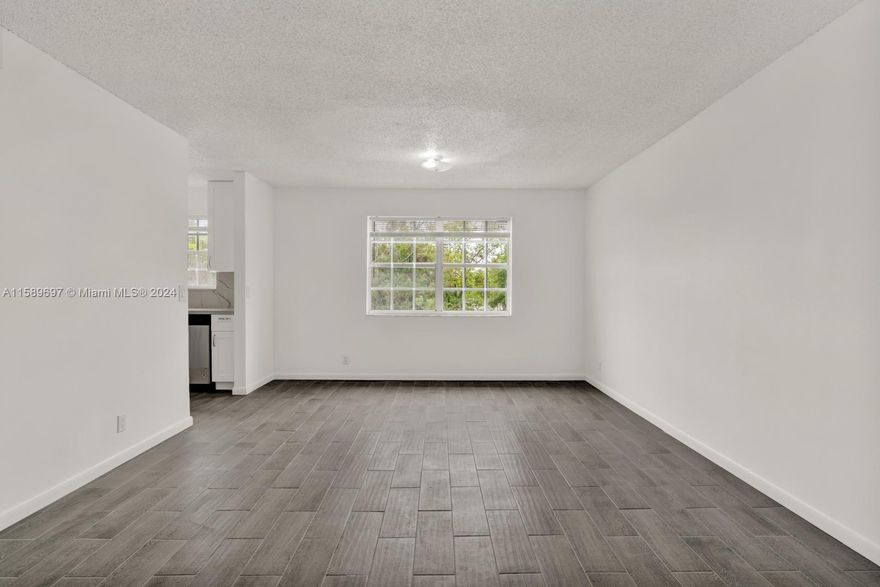 New Investment Opportunity! We present a opportunity for investors: unit for rent until November 2023, generating $1,950 monthly. Perfect to start earning immediate income! Property Features: Location: Pembroke Pines, FL,  Windmill Lakes condominium. Unit: 2 bed, 1 bath. Renovations: Fully remodeled kitchen and bathroom, stainless steel appliances, floors and vanity. Included Services: Water. Additional Benefits: Centrally located in Pembroke Pines. Excellent community with access to schools, hospitals, Pembroke Lakes Mall, and major highways.Information for Real Estate Agents: Refer to the comments and attachments for real estate agents to schedule a showing.
Don't miss this unique investment opportunity in a high-quality property with an unbeatable location. Contact us today!