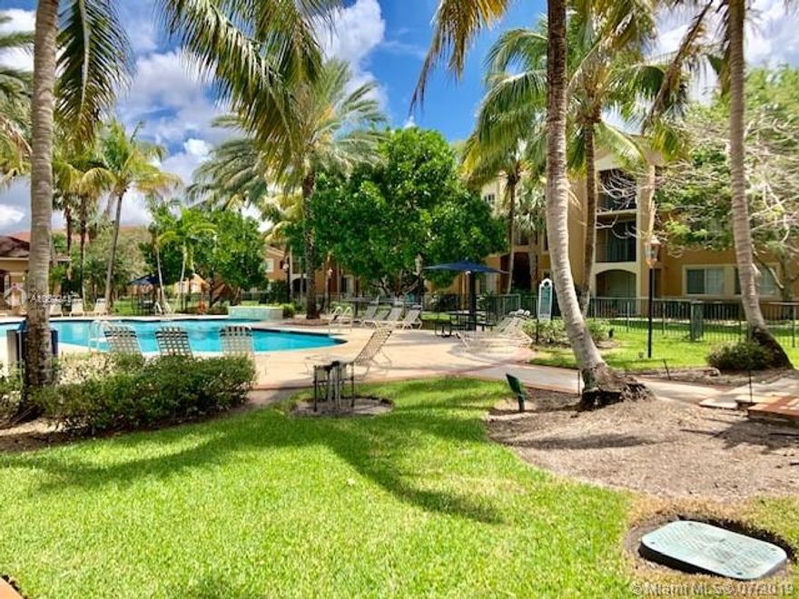 Great gated community, amenites include pool, jacuzzy, Gym, Tennis Court, Indoor Racquet Ball, Club House,
Beautiful 2/2 with laminate wood floors, balcony, washer/dryer in unit, can be rented 1st year owner