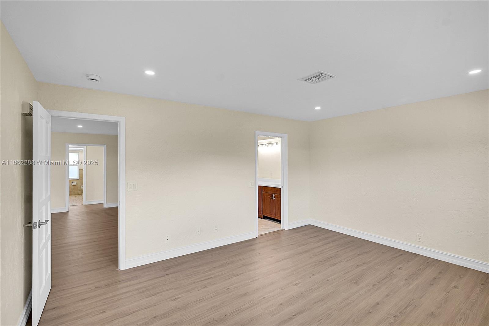 ATLANTIS CITY OF 12 - Residential