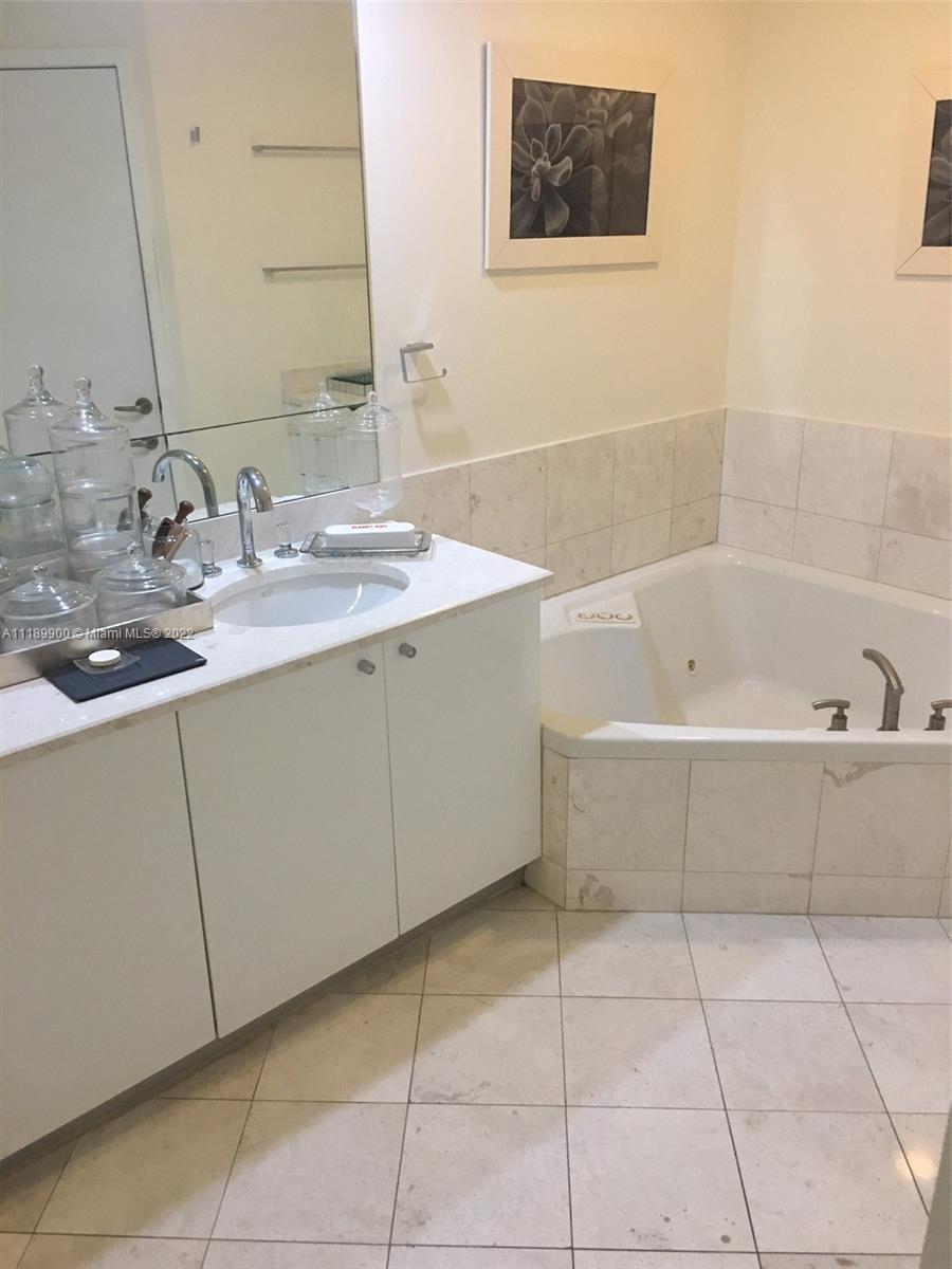 CARBONELL CONDO - Residential