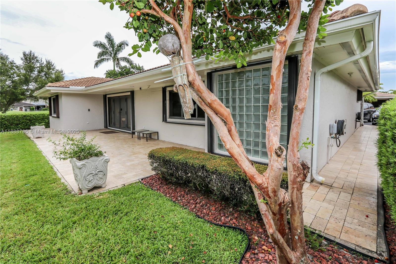 VILLA RESIDENCES OF EMERA - Residential