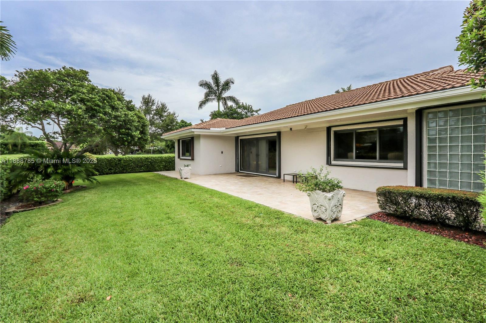 VILLA RESIDENCES OF EMERA - Residential