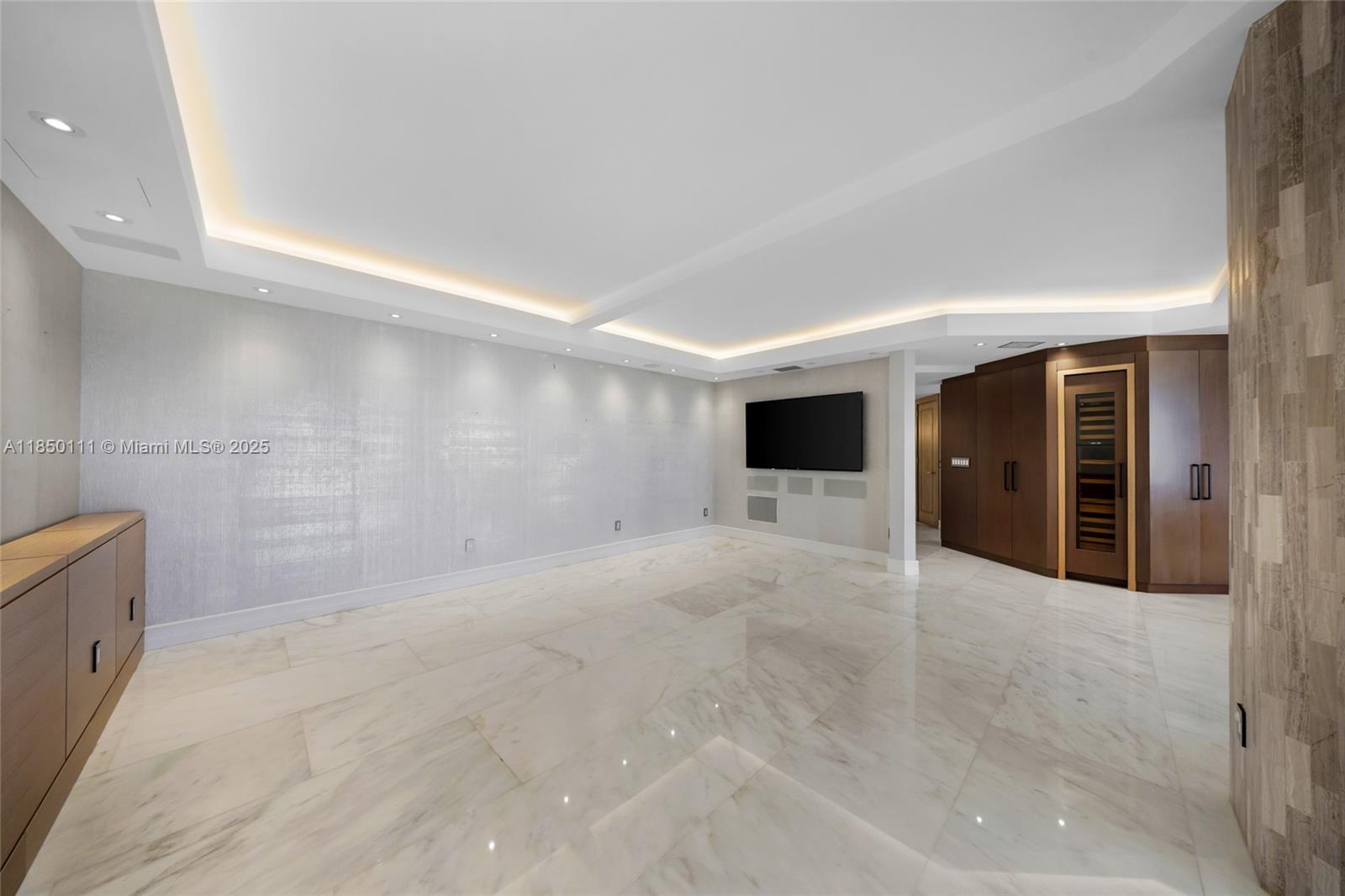 BALMORAL CONDO - Residential