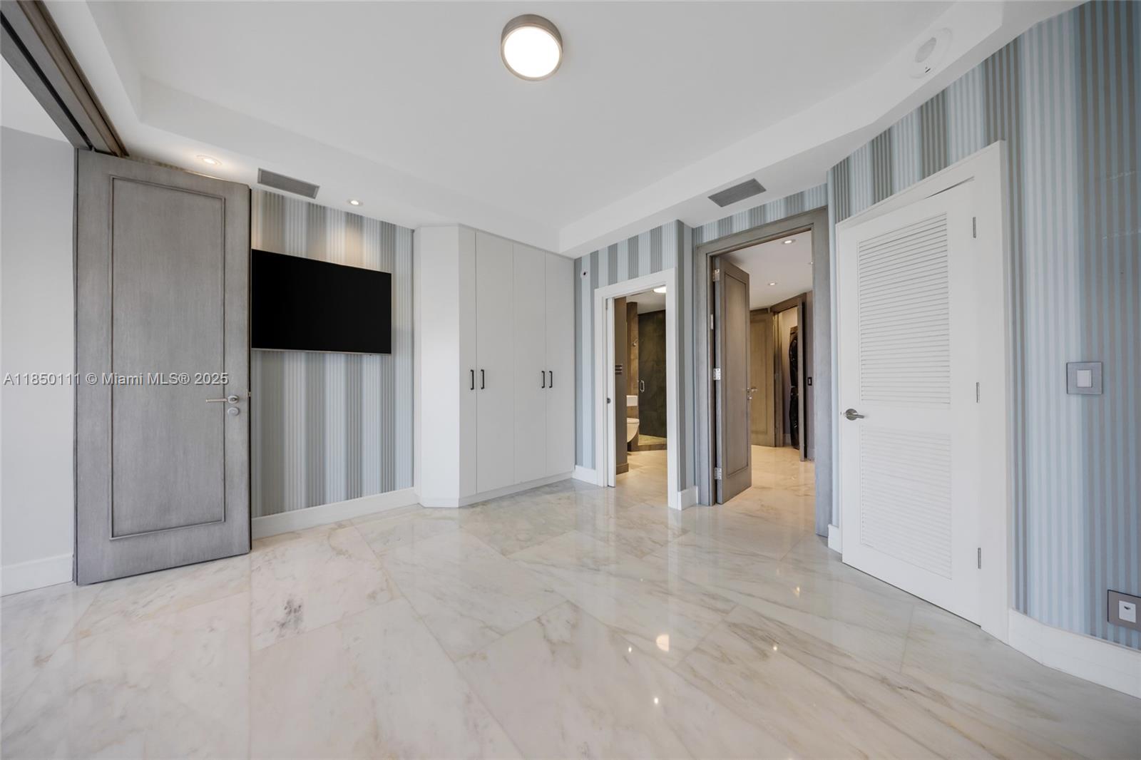 BALMORAL CONDO - Residential