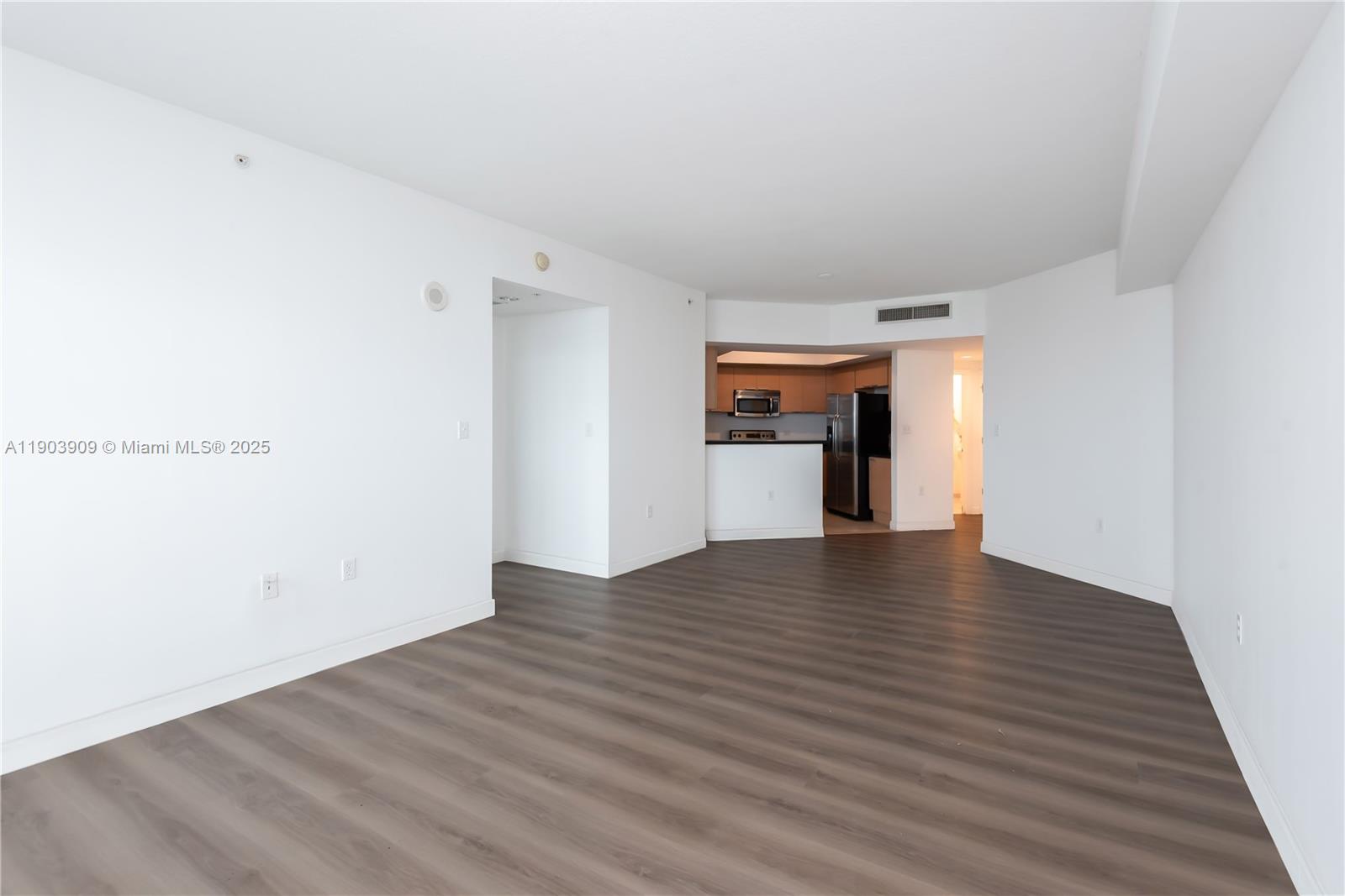 HOLLYWOOD STATION RES CON - Residential Lease