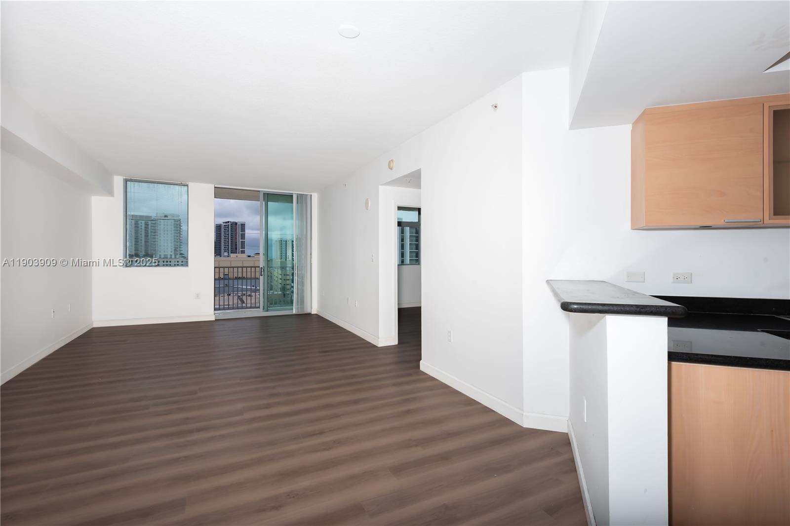 HOLLYWOOD STATION RES CON - Residential Lease