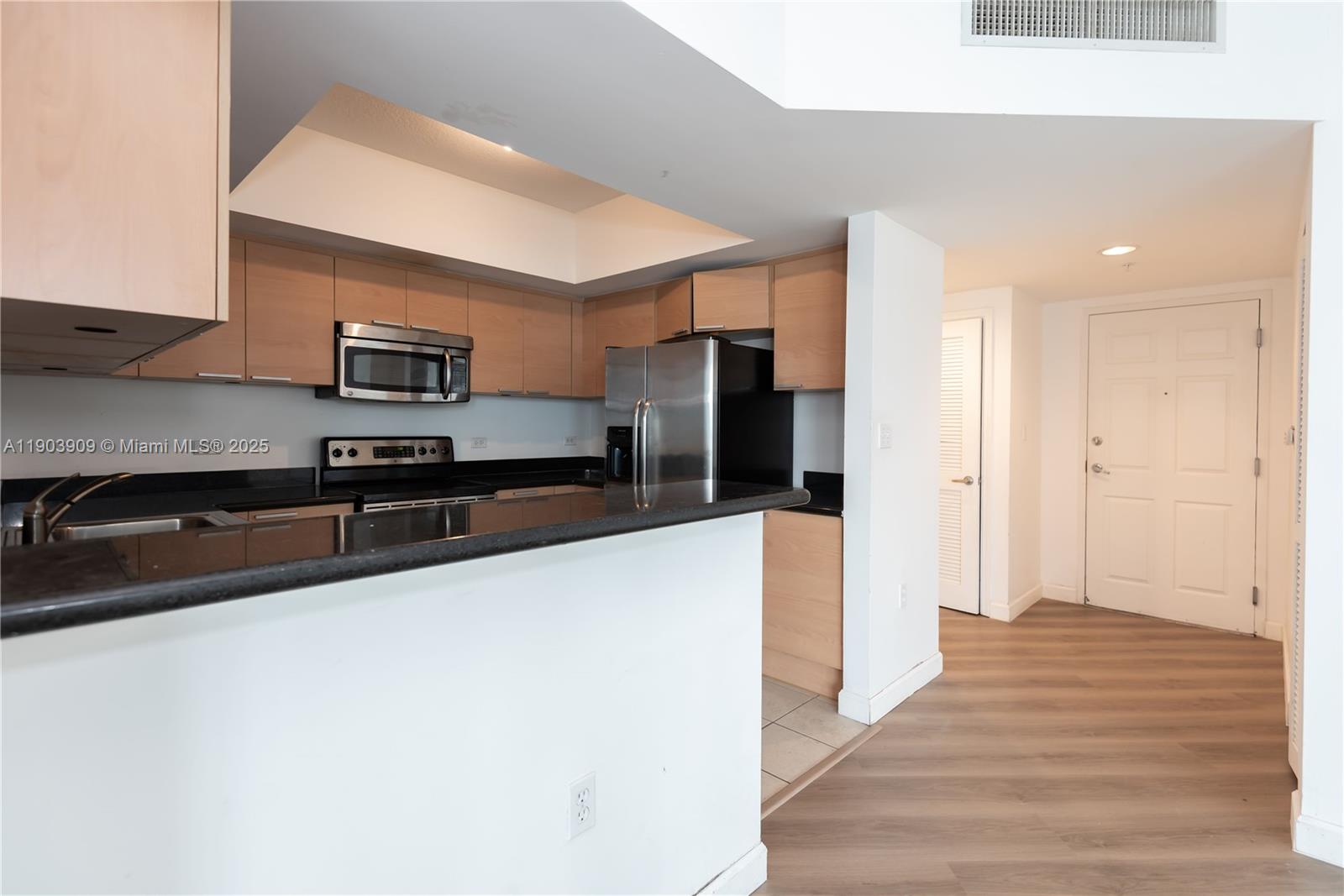 HOLLYWOOD STATION RES CON - Residential Lease