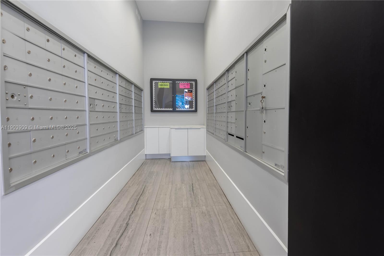 HOLLYWOOD STATION RES CON - Residential Lease