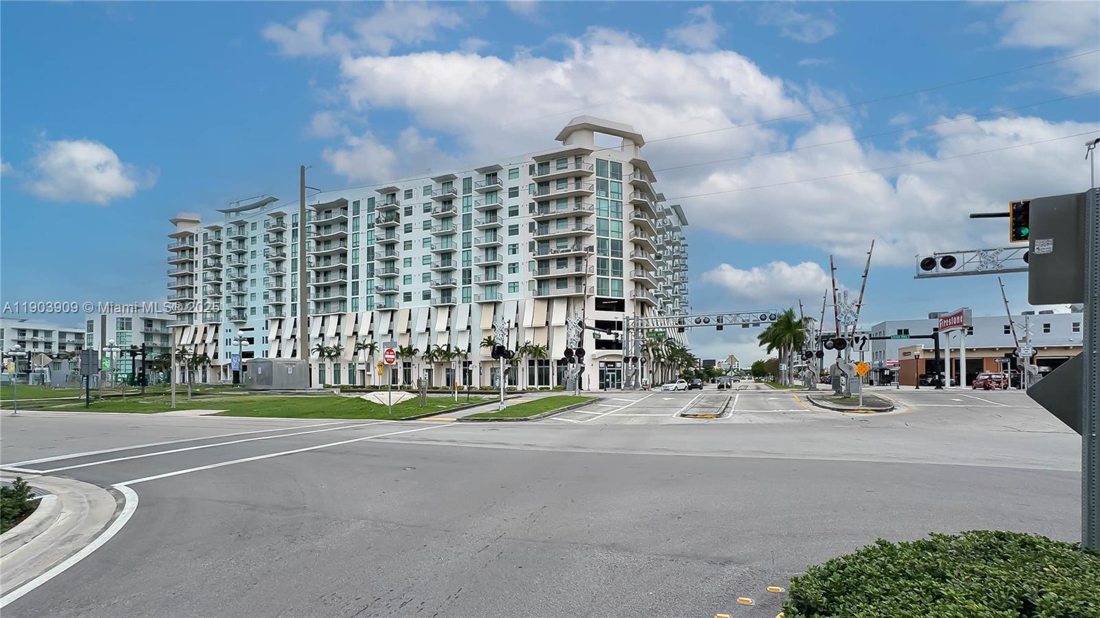 HOLLYWOOD STATION RES CON - Residential Lease