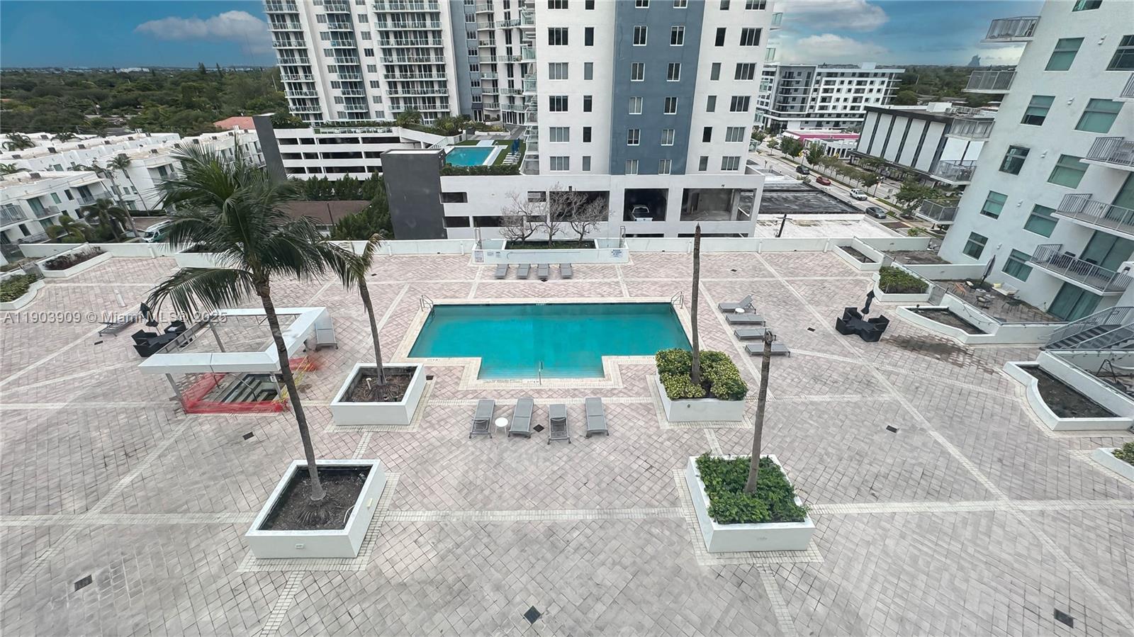 HOLLYWOOD STATION RES CON - Residential Lease