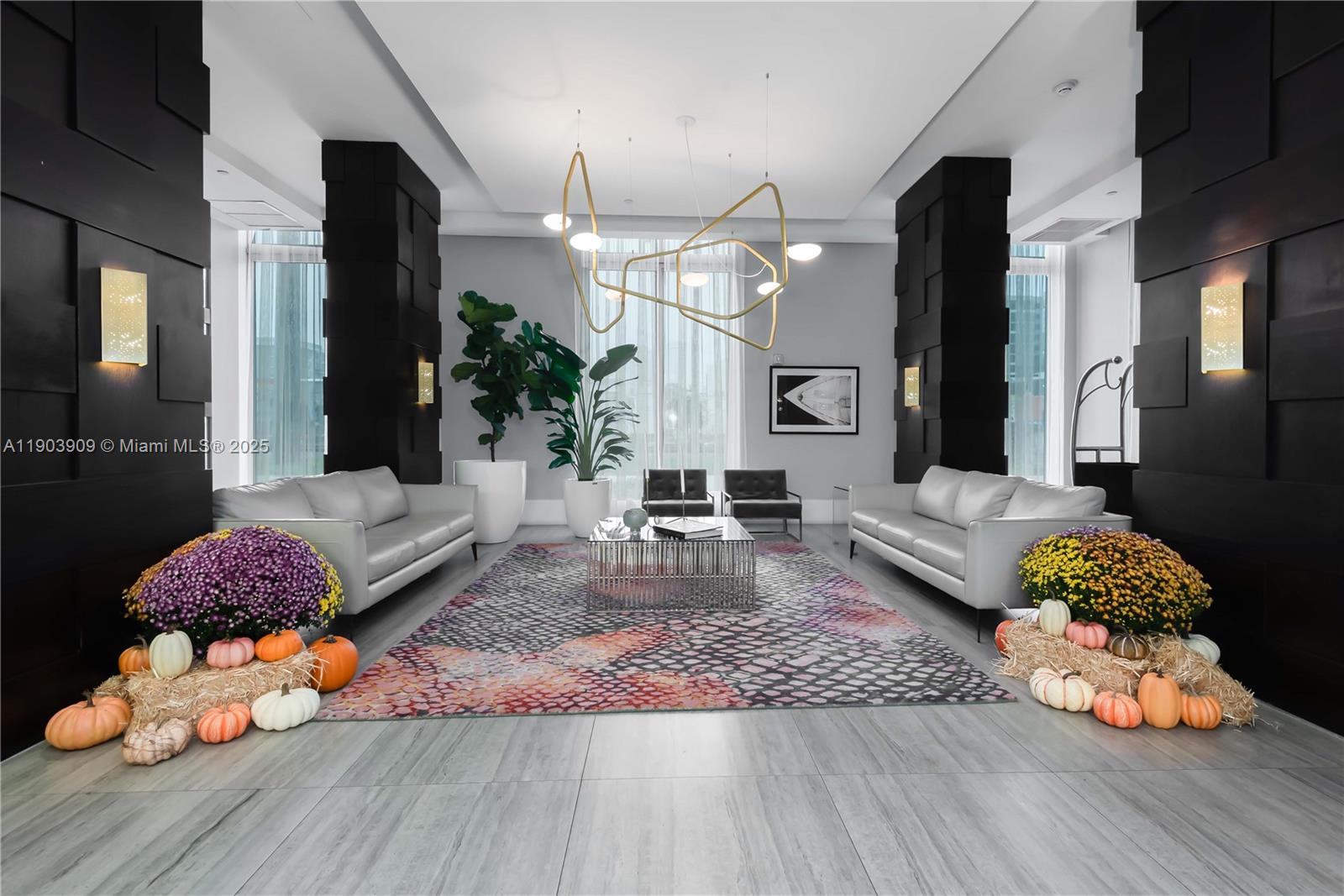 HOLLYWOOD STATION RES CON - Residential Lease