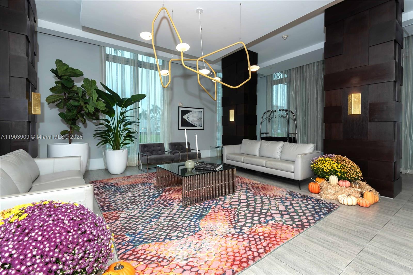 HOLLYWOOD STATION RES CON - Residential Lease