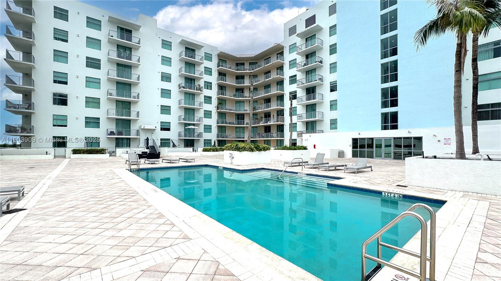 HOLLYWOOD STATION RES CON - Residential Lease